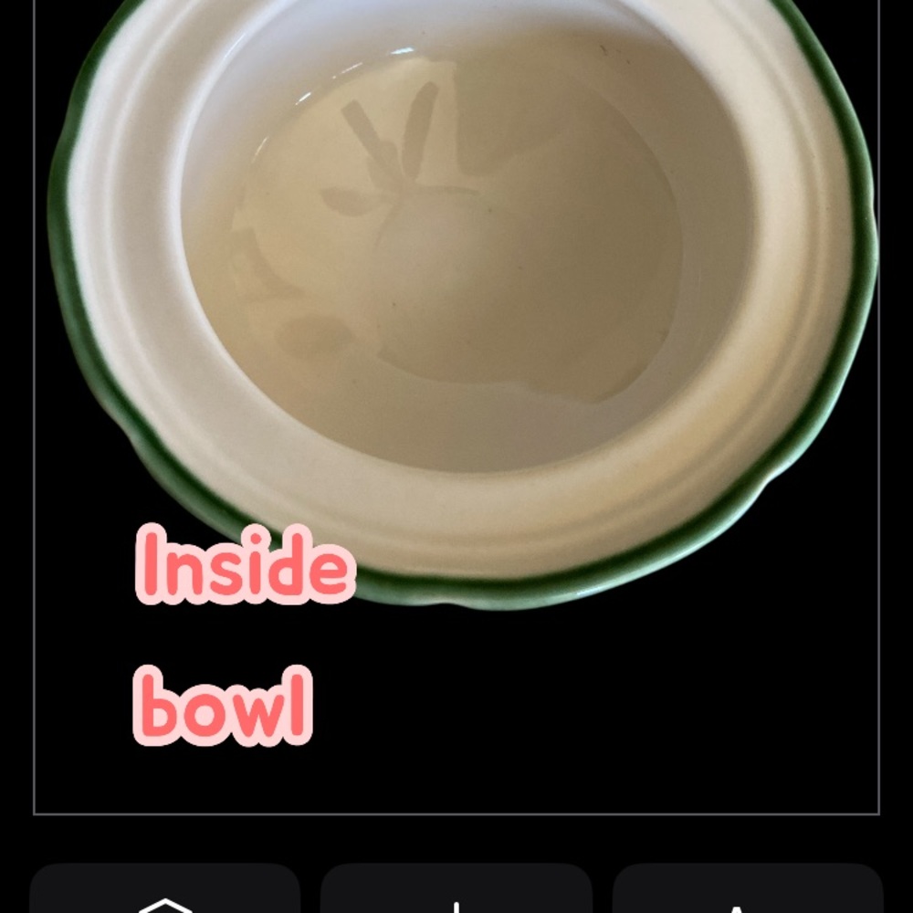 Mikasa Cream and Green Covered sugar Bowl with Holly Design - Picture 5 of 7